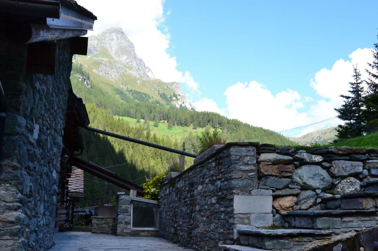 Alle Pendici Del Monte Rosa Champoluc Luaran gambar
