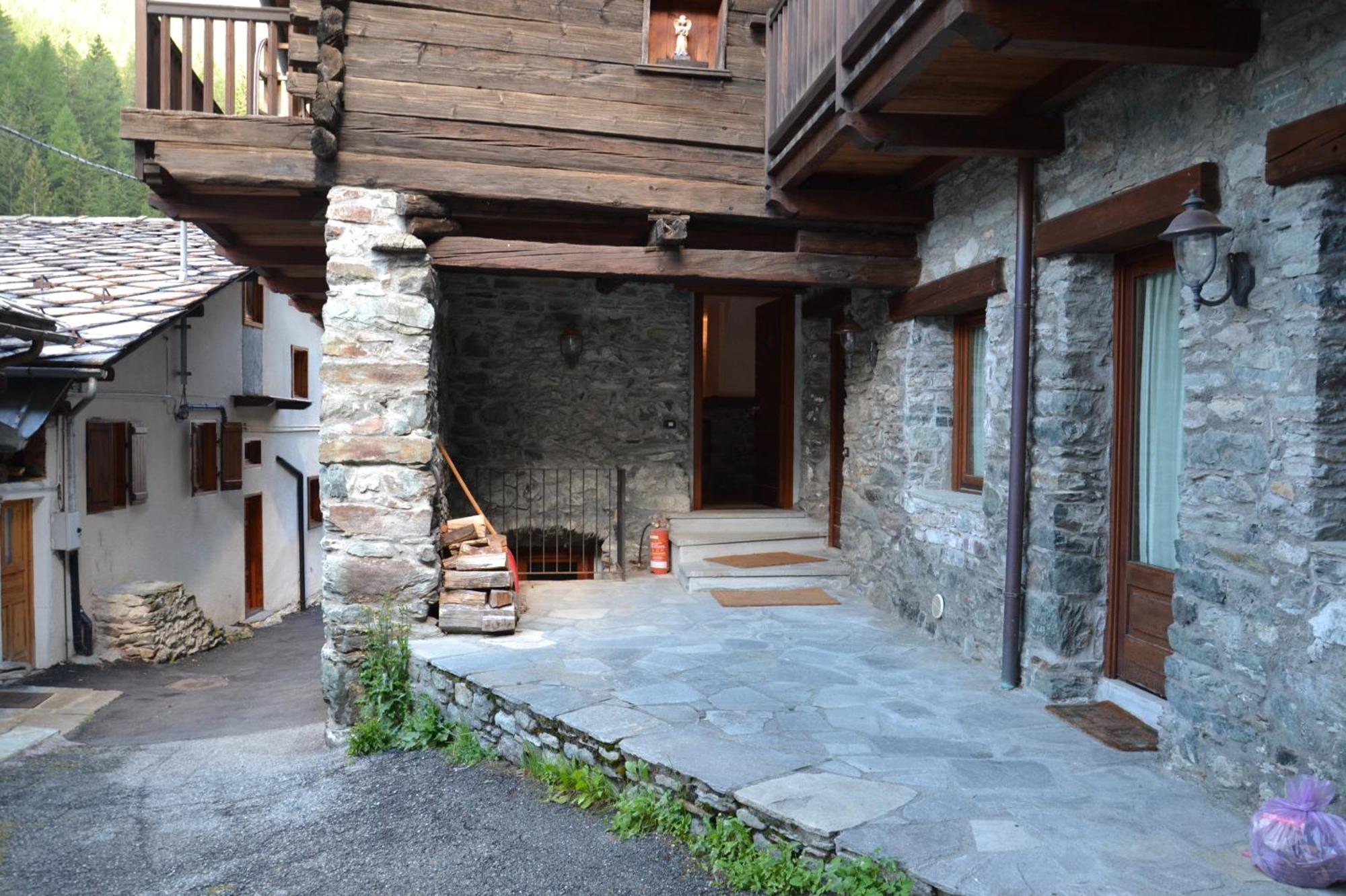 Alle Pendici Del Monte Rosa Champoluc Luaran gambar